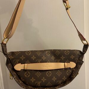 Elegant Louis Vuitton Monogram Shoulder Bag in Brown and Tan